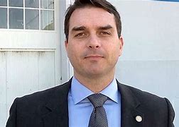 Flávio Bolsonaro contradiz Eduardo e nega conversa sobre Moraes com enviado dos EUA Flávio Bolsonaro contradiz Eduardo e nega conversa sobre Moraes com enviado dos EUA