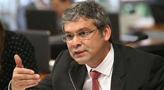 Lindbergh desmente Nikolas sobre INSS e aponta omissão do governo Bolsonaro Lindbergh desmente Nikolas sobre INSS e aponta omissão do governo Bolsonaro
