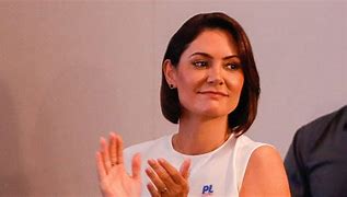 Michelle agradece governadora petista por ajuda a Bolsonaro durante internação Michelle agradece governadora petista por ajuda a Bolsonaro durante internação
