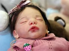 “Maternidade é amor, não biologia”: Mulher processa empresa que negou licença por cuidar de bebê reborn “Maternidade é amor, não biologia”: Mulher processa empresa que negou licença por cuidar de bebê reborn