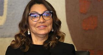Janja fecha loja de luxo em Fortaleza e torra R$ 30 mil em roupas Janja fecha loja de luxo em Fortaleza e torra R$ 30 mil em roupas