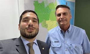 Bolsonaro chega a Fortaleza e é recebido aos gritos de “mito” no aeroporto Bolsonaro chega a Fortaleza e é recebido aos gritos de “mito” no aeroporto