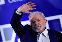 Lula reaparece após crise de labirintite