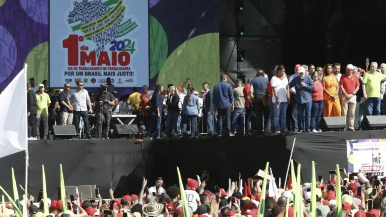 Sem Lula, centrais sindicais fazem ato tímido de 1º de Maio e pressionam por fim da escala 6×1 Sem Lula, centrais sindicais fazem ato tímido de 1º de Maio e pressionam por fim da escala 6×1