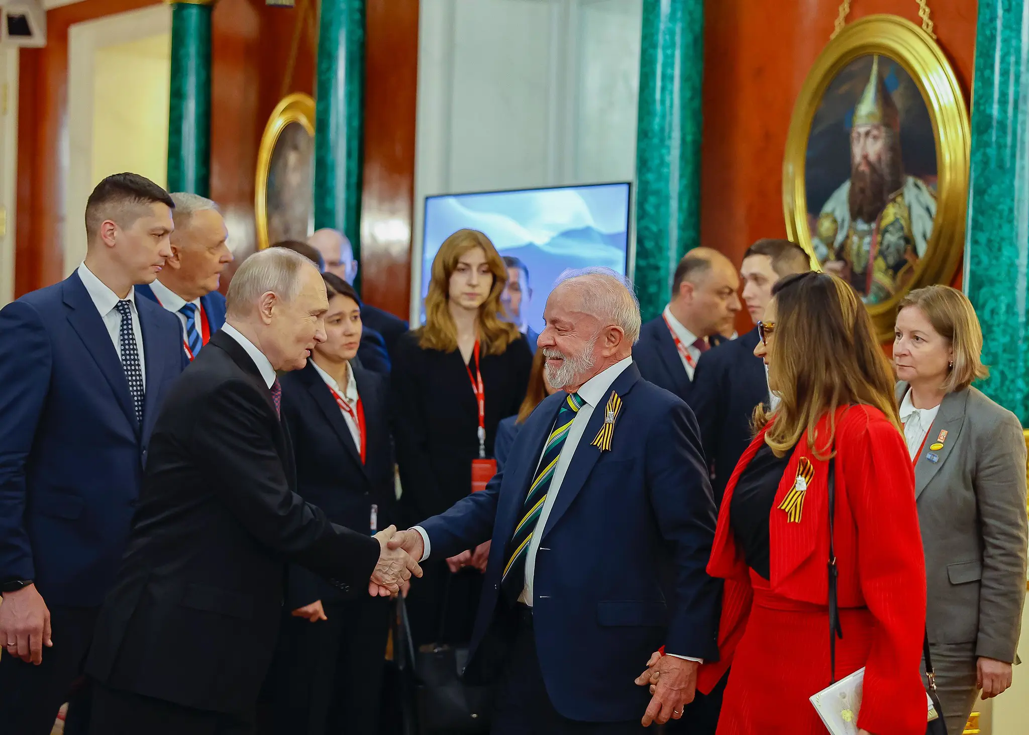 “Janja em Moscou: entre o Bolshoi e a controvérsia, primeira-dama vira alvo de críticas por agenda na Rússia” “Janja em Moscou: entre o Bolshoi e a controvérsia, primeira-dama vira alvo de críticas por agenda na Rússia”