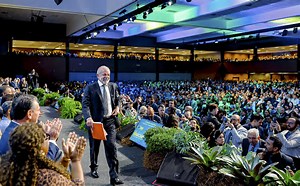 Lula enfrenta vaias e críticas na Marcha dos Prefeitos em Brasília Lula enfrenta vaias e críticas na Marcha dos Prefeitos em Brasília