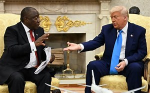Trump provoca tensão na Casa Branca e insiste em acusações de “genocídio branco” na África do Sul Trump provoca tensão na Casa Branca e insiste em acusações de “genocídio branco” na África do Sul