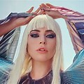 Lady Gaga movimenta Copacabana antes mesmo de subir ao palco Lady Gaga movimenta Copacabana antes mesmo de subir ao palco