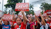 Greve dos professores do Recife segue sem acordo: categoria resiste à proposta da prefeitura Greve dos professores do Recife segue sem acordo: categoria resiste à proposta da prefeitura