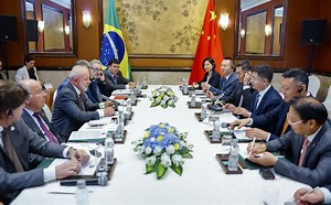 Lula compara vitória eleitoral à revolução comunista e declara: “Brasil e China são parceiros para valer” Lula compara vitória eleitoral à revolução comunista e declara: “Brasil e China são parceiros para valer”