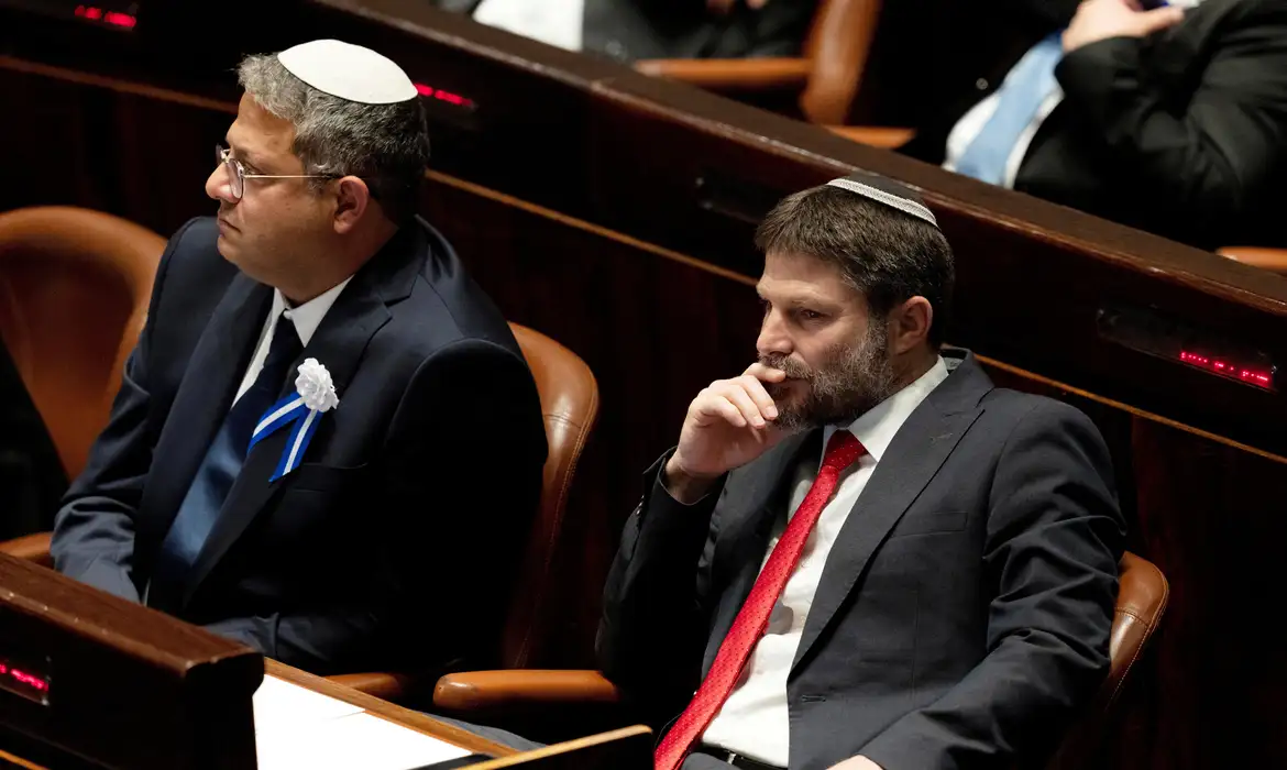 Ministros de extrema direita de Israel são alvo de sanções inéditas de cinco países ocidentais Ministros de extrema direita de Israel são alvo de sanções inéditas de cinco países ocidentais