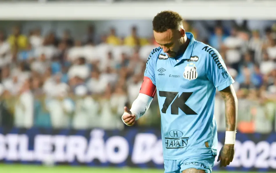 Santos sofre derrota amarga na Vila Belmiro com expulsão de Neymar e segue na zona de rebaixamento
