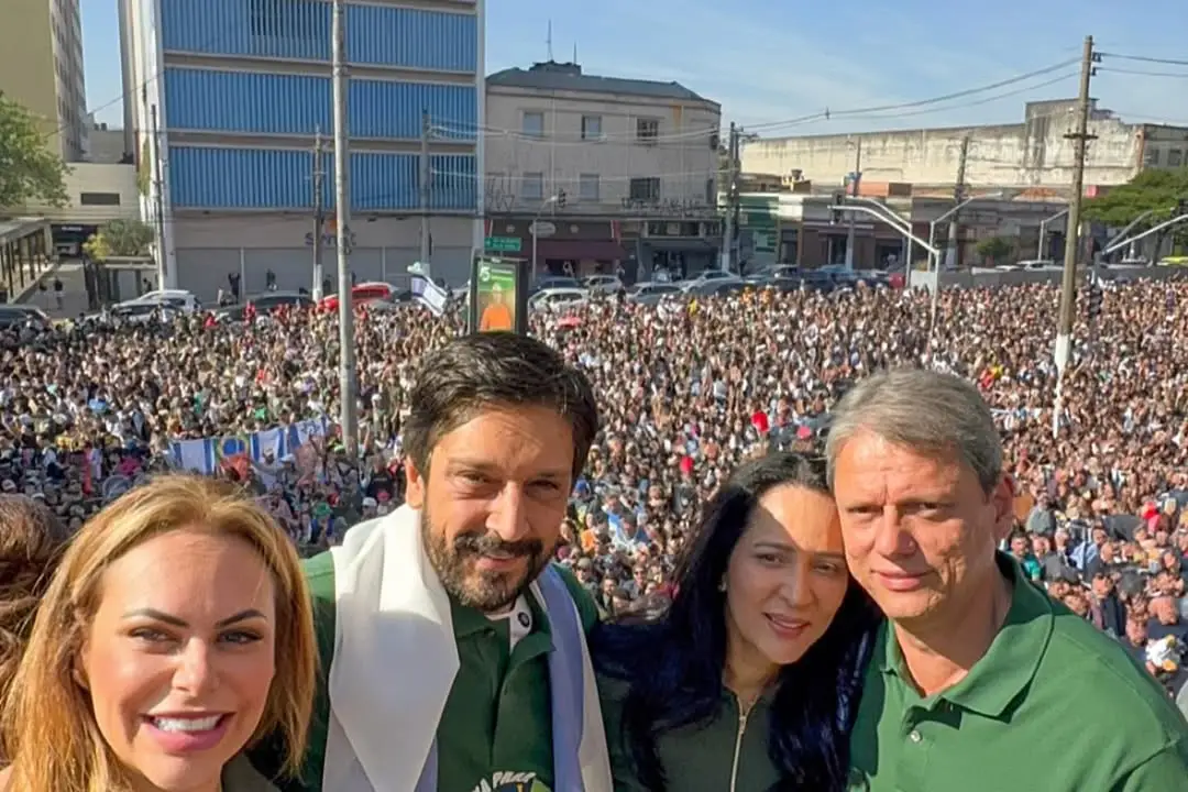 Tarcísio e Nunes desfilam com bandeira de Israel na Marcha para Jesus em SP