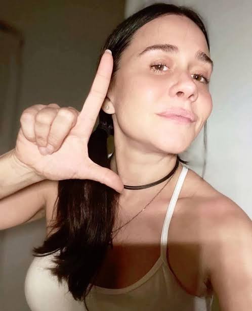Assalto relâmpago: Alessandra Negrini tem celular furtado em frente de casa Assalto relâmpago: Alessandra Negrini tem celular furtado em frente de casa