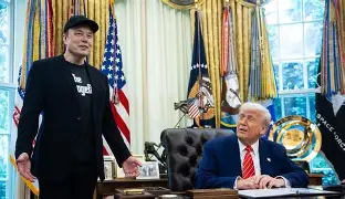Elon Musk reaparece apoiando Trump em protestos de imigrantes em Los Angeles Elon Musk reaparece apoiando Trump em protestos de imigrantes em Los Angeles