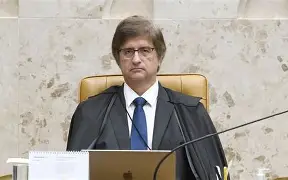 🚨 Suspeita de Fuga: PGR Quer Prisão de Mauro Cid Após Família Deixar o País 🚨 Suspeita de Fuga: PGR Quer Prisão de Mauro Cid Após Família Deixar o País