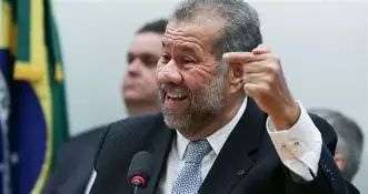 STF dá 15 dias para Magno Malta responder acusações feitas por Carlos Lupi