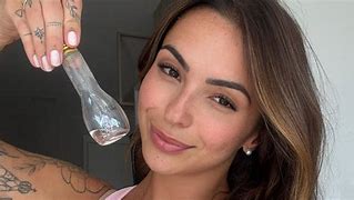 💧 Suor de Luxo: Modelo Brasileira Vende o Próprio Suor e Cobra Extra de Maridos 💧 Suor de Luxo: Modelo Brasileira Vende o Próprio Suor e Cobra Extra de Maridos