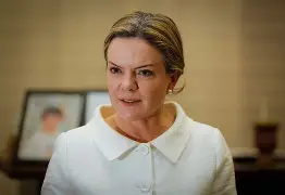 Gleisi celebra decisão do STF e diz que internet não pode ser “terra de ninguém”