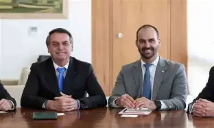 Bolsonaro admite Pix de R$ 2 milhões para sustentar Eduardo nos EUA e reclama de perseguição Bolsonaro admite Pix de R$ 2 milhões para sustentar Eduardo nos EUA e reclama de perseguição