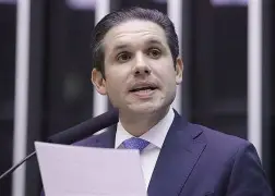 Enquanto o Brasil sofre, Hugo Motta pede reembolso de R$ 27 mil por jantar com aliados