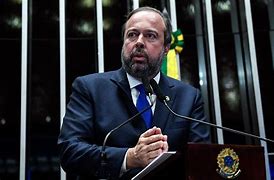 Ministro de Minas e Energia desmarca reunião a pedido de Lula e retorna para encontro no Planalto Ministro de Minas e Energia desmarca reunião a pedido de Lula e retorna para encontro no Planalto