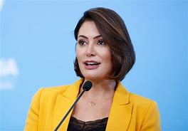 Michelle Bolsonaro processa apresentadora após ser acusada de ex-garota de programa