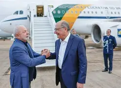 Asas Cortadas: Governo Lula faz ministros disputarem assento na ponte aérea