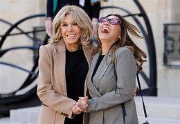 Janja e Brigitte brilham em desfile de moda em Paris