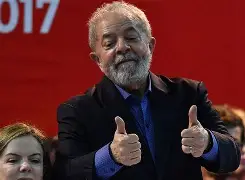 Lula diz que está na hora dos ricos ajudarem a consertar o Brasil Lula diz que está na hora dos ricos ajudarem a consertar o Brasil