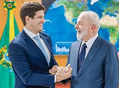 João Campos assume comando do PSB e sela aliança com Lula para 2026