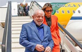 Lula bate recorde e está prestes a carimbar o passaporte pela 50ª vez no atual mandato