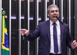 PT Pressiona: Lindbergh Pede Prisão e Extradição de Carla Zambelli à PGR PT Pressiona: Lindbergh Pede Prisão e Extradição de Carla Zambelli à PGR
