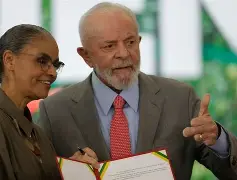 Lula Faz Piada Enquanto o Brasil Queima: “Marina Tá Magrinha de Tanto Trabalhar” Lula Faz Piada Enquanto o Brasil Queima: “Marina Tá Magrinha de Tanto Trabalhar”