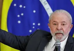 Lula: O “coerente” do palco internacional, o “impopular” do Brasil real
