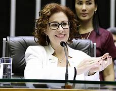 Passaporte Liberado, Mala Feita: Zambelli Some do Brasil Após Condenação no STF Passaporte Liberado, Mala Feita: Zambelli Some do Brasil Após Condenação no STF