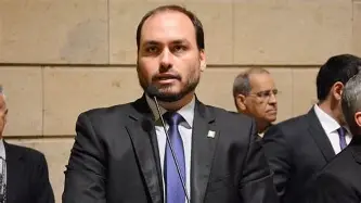 Carlos Bolsonaro mira cadeira no Senado por Santa Catarina: entenda os motivos e a estratégia Carlos Bolsonaro mira cadeira no Senado por Santa Catarina: entenda os motivos e a estratégia