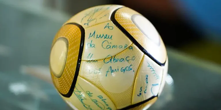 Moraes defende condenação de homem que furtou bola autografada por Neymar na invasão ao Congresso