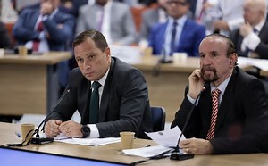 Advogado de Mauro Cid se revolta e manda recado à PGR: “Não deve explicação a ninguém” Advogado de Mauro Cid se revolta e manda recado à PGR: “Não deve explicação a ninguém”