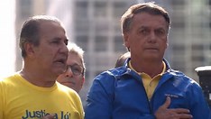 Bolsonaro discursa na Paulista sob efeito de remédios e com médico ao lado