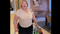 Solta e reincidente: mulher que cometeu homofobia em shopping volta a atacar no dia seguinte Solta e reincidente: mulher que cometeu homofobia em shopping volta a atacar no dia seguinte