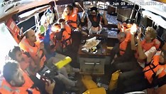 Israel intercepta barco com Greta Thunberg e força ativistas a assistir vídeos dos ataques do Hamas Israel intercepta barco com Greta Thunberg e força ativistas a assistir vídeos dos ataques do Hamas