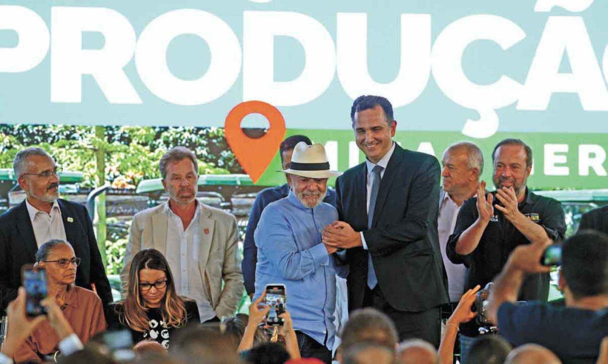 Pacheco repudia anistia ao lado de Lula: “8 de janeiro foi traição à democracia”