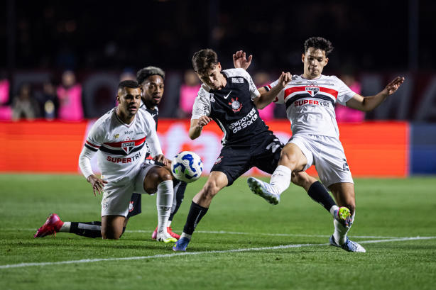 Corinthians tropeça no Majestoso e perde espaço na briga pelo G6 2 x 0