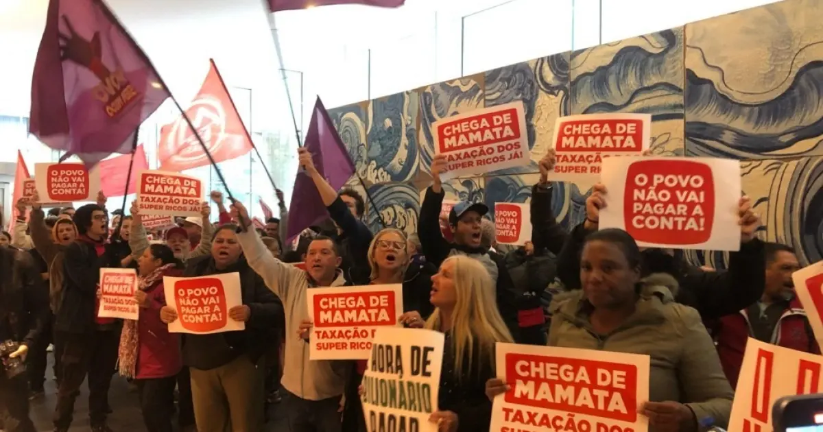 MTST ocupa sede do Itaú na Faria Lima em protesto por justiça fiscal