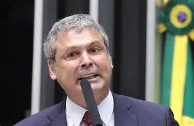 De Trump a Tarcísio: o novo “poder moderador” do Brasil, segundo Lindbergh