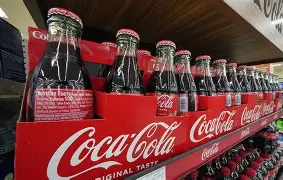 Trump promete Coca-Cola com açúcar de cana nos EUA, mas empresa silencia