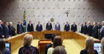 Lula chama STF inteiro ao Alvorada para mostrar união contra pressão dos EUA