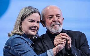 Gleisi critica tarifa de Trump e esquece os 37 impostos do próprio governo