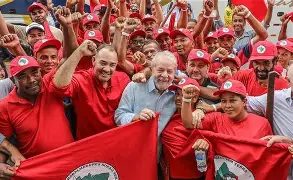 MST aperta o cerco e cobra Lula: “Cadê a reforma agrária, presidente?”